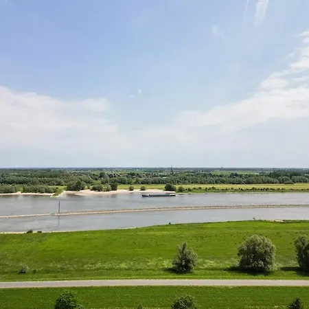 Stijlvol 4-persoons In Betuwe, Holiday home Zennewijnen